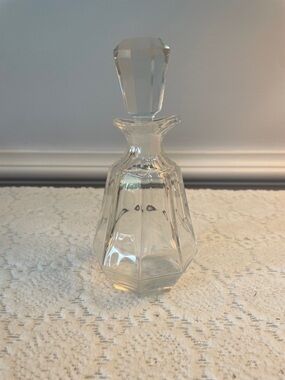 Clear Glass Perfume Bottle with Faceted Stopper